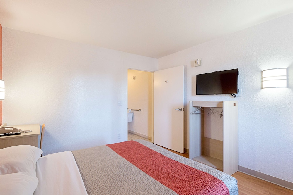 Deluxe Room, 1 Double Bed, Accessible, Non Smoking photo 3