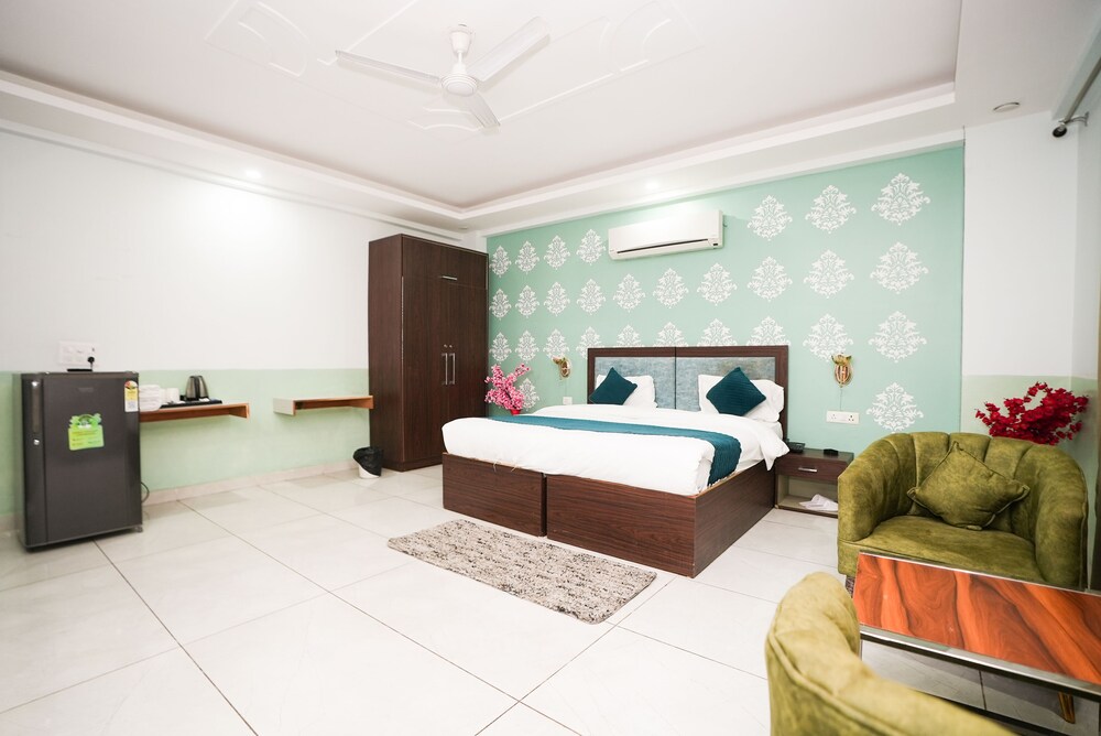 Deluxe Room, Balcony