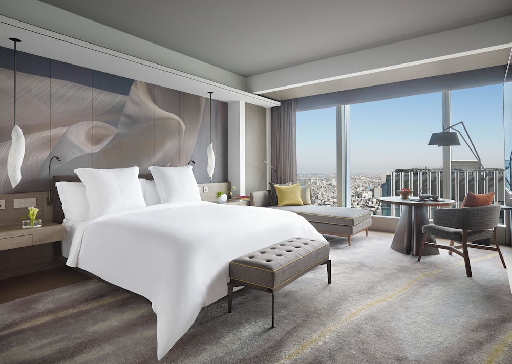 Superior Room, 1 King Bed (Skyline View) - Photo 4