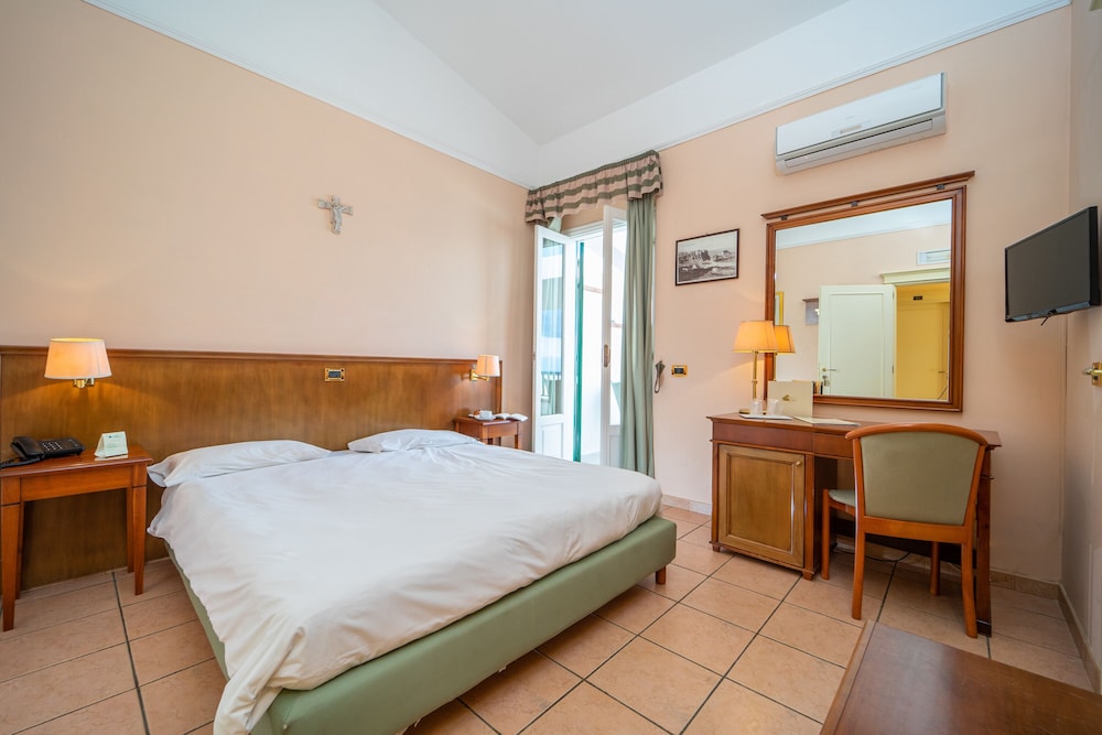 Superior Double Room, Balcony - Photo 3