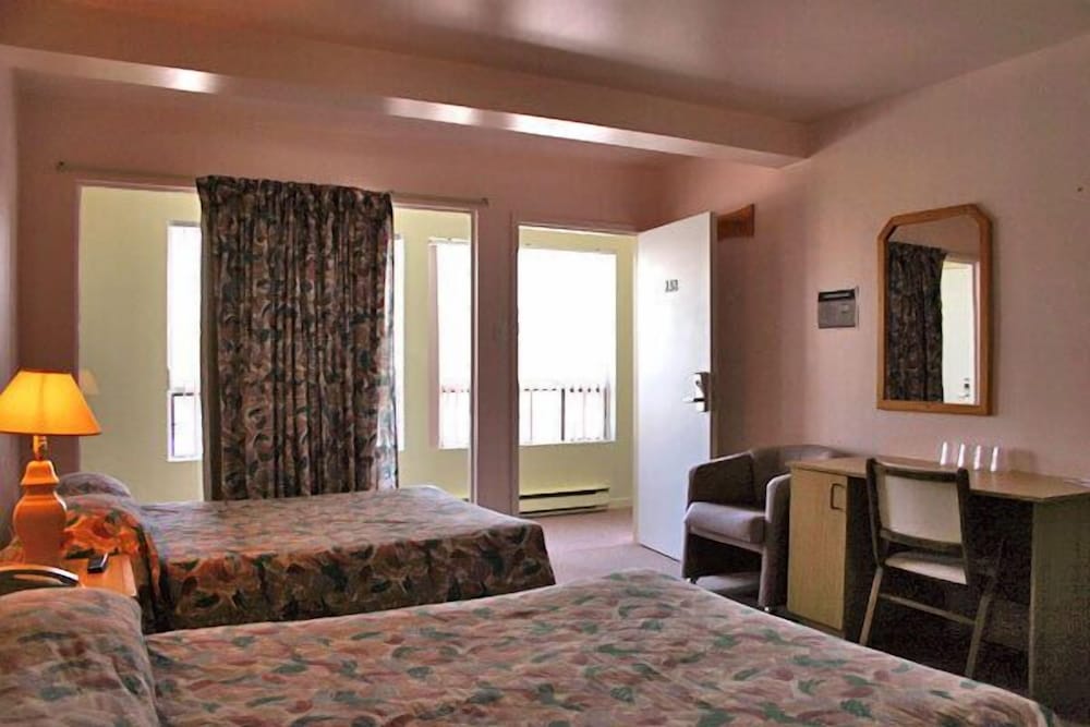 Room, 2 Double Beds photo 3
