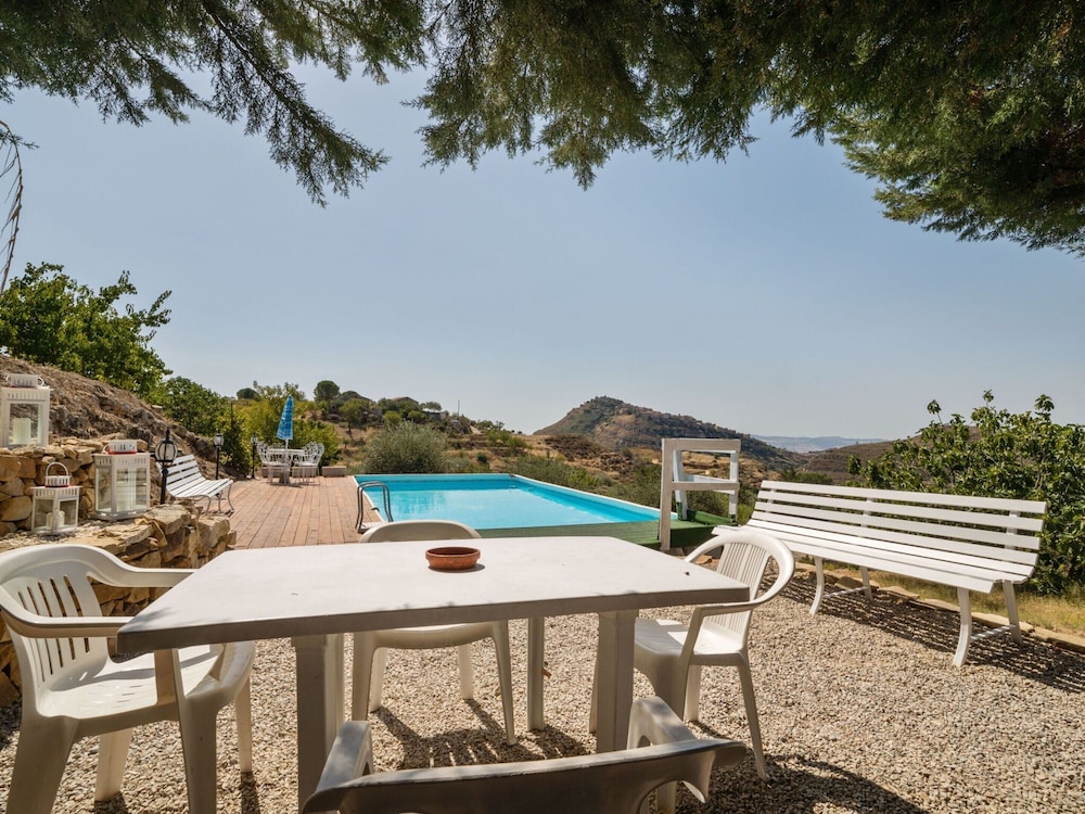 Villa photo 2