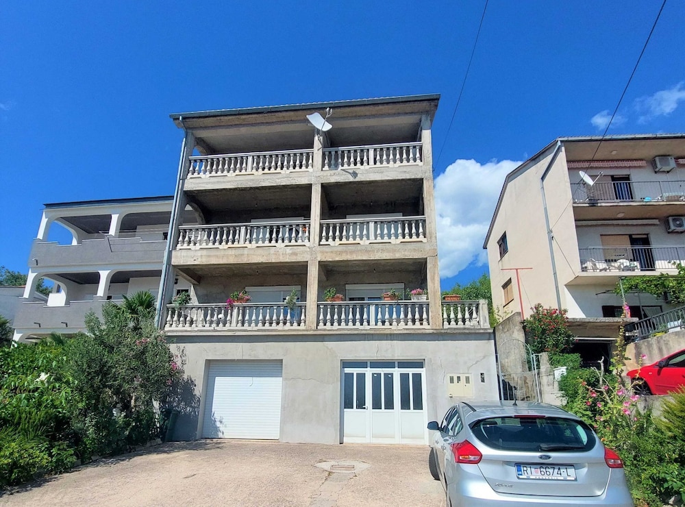Apartment (Standard One Bedroom Apartment with S)