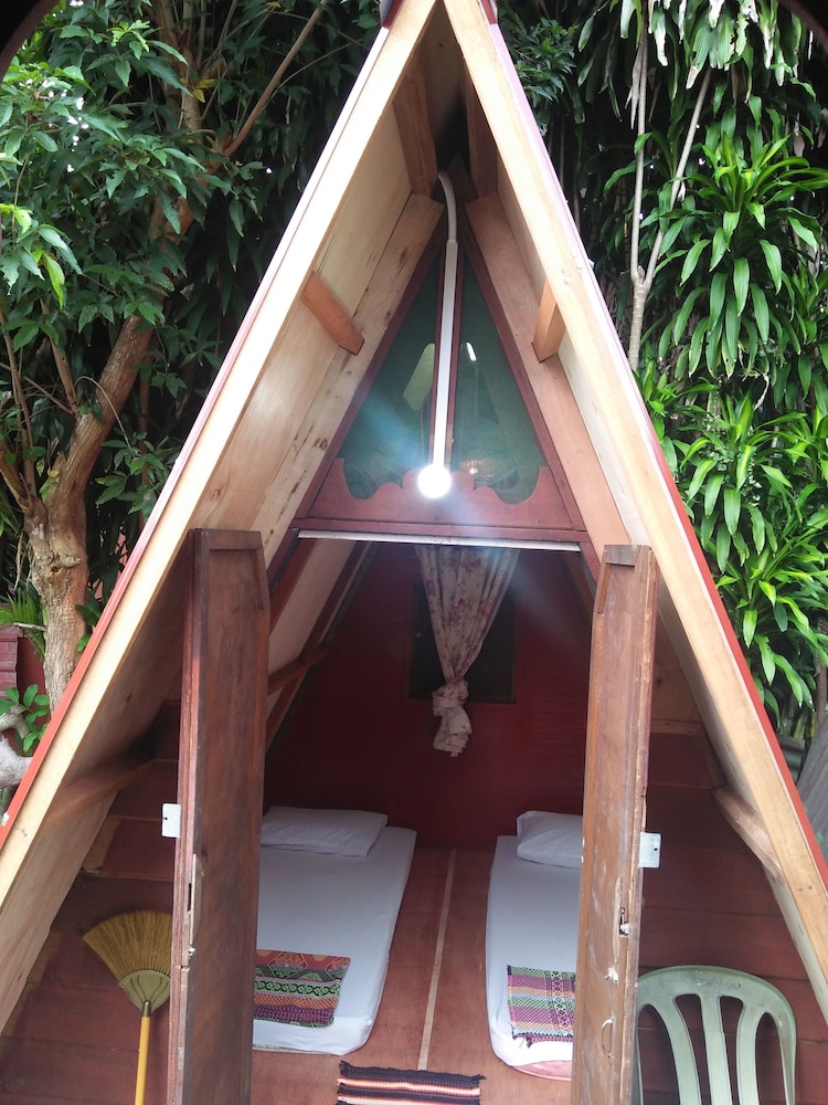 Small Hut (With Fan) photo 1
