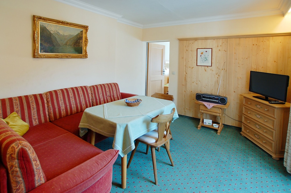 Traditional Apartment photo 1