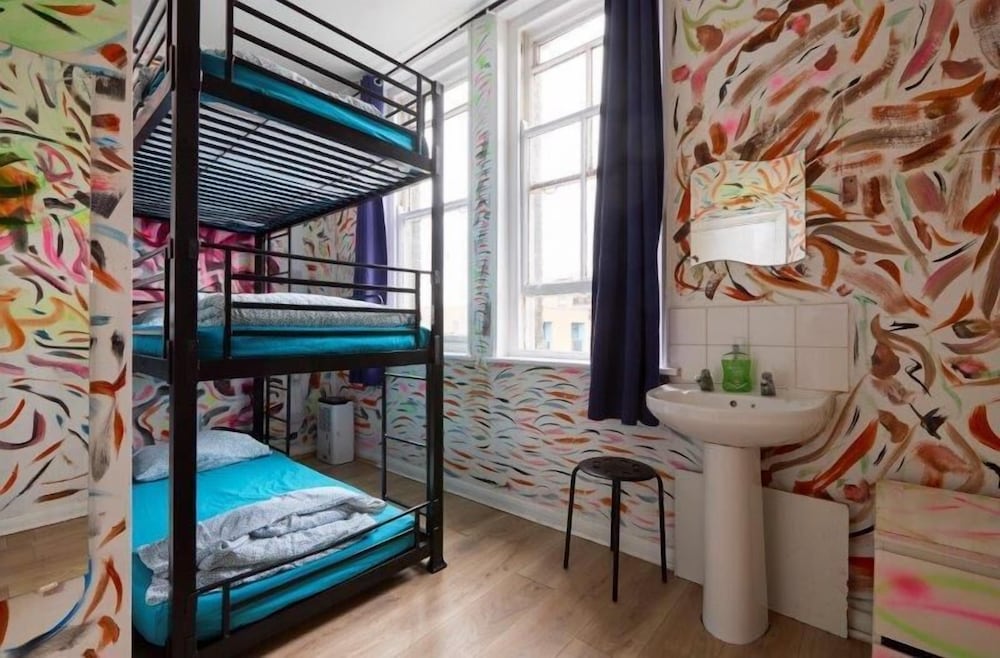Budget Twin Room (shared bathroom) photo 2