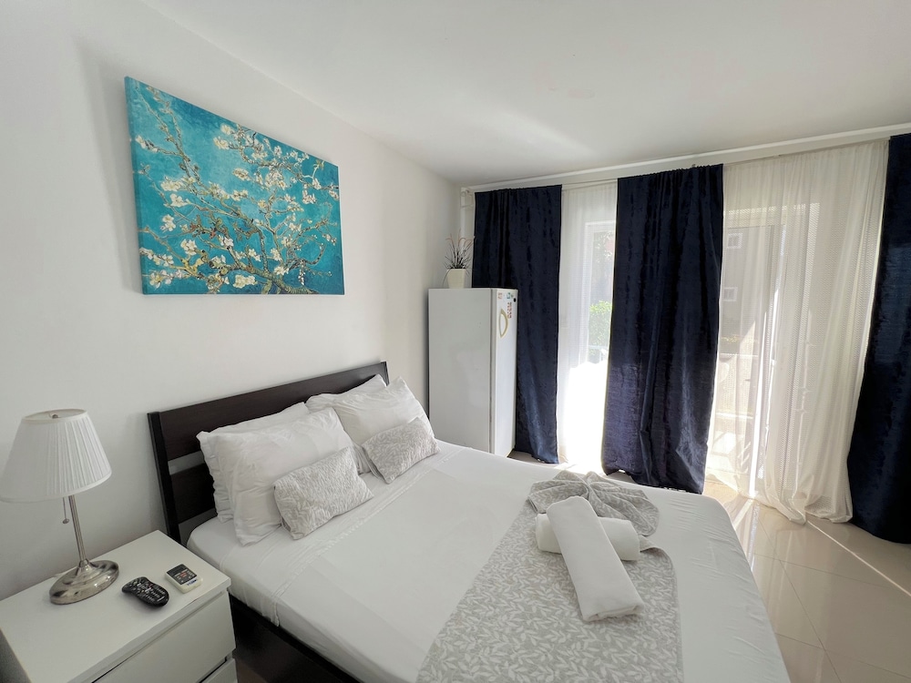 Family Studio, Balcony, Pool View