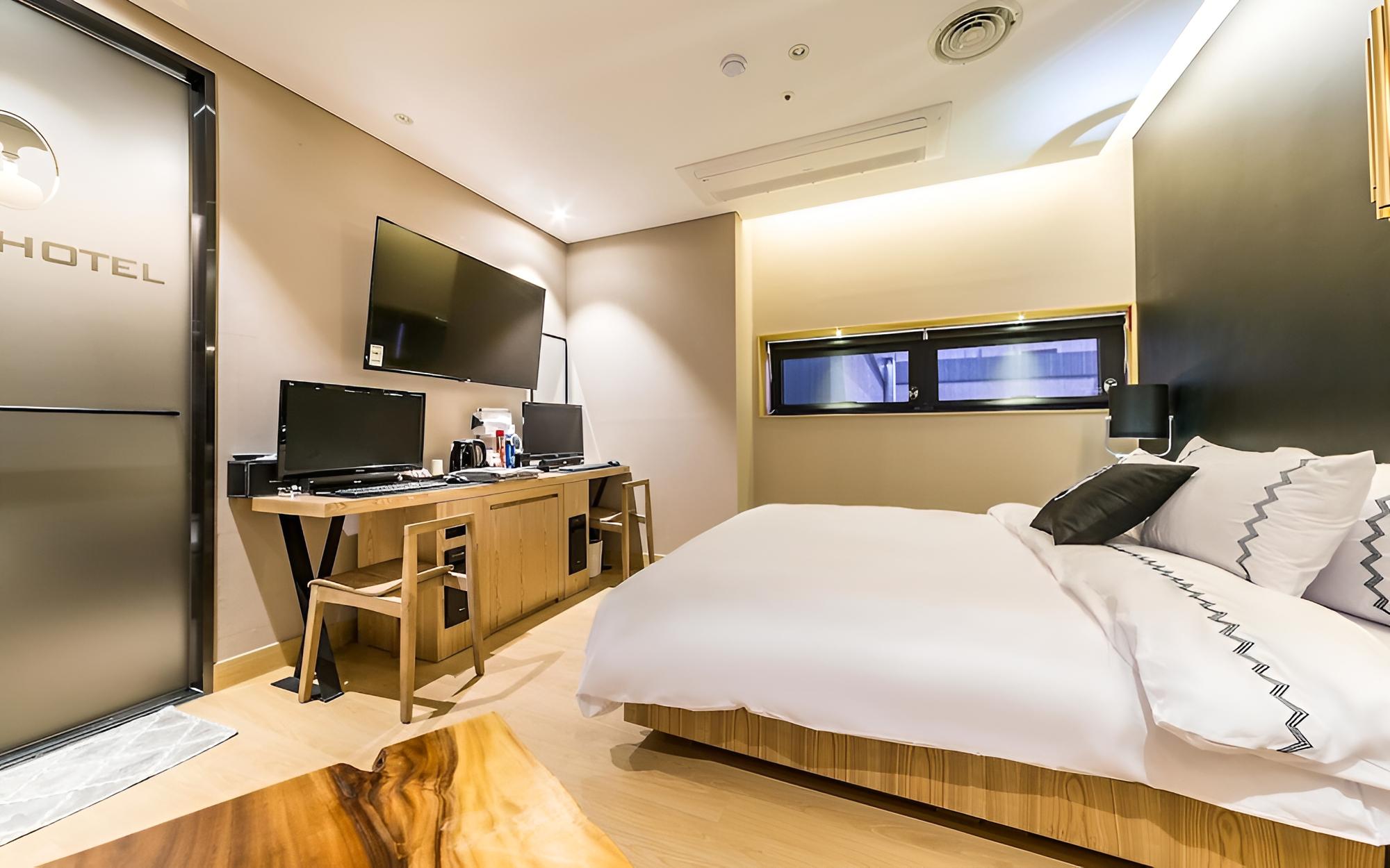 Room (Premium)