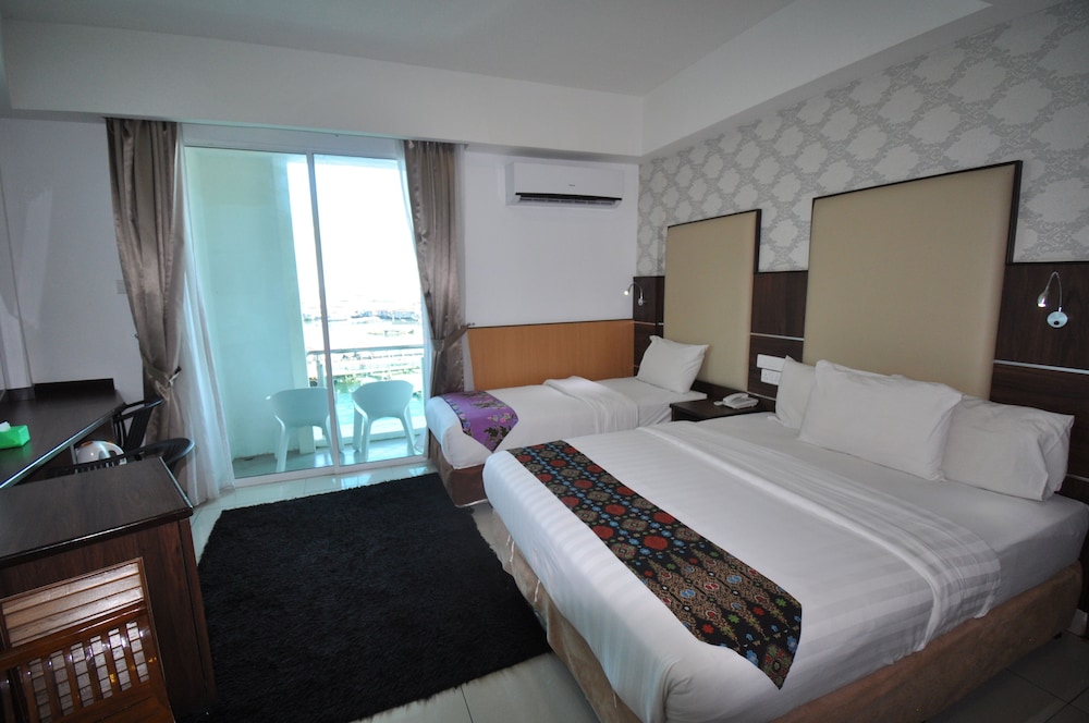 Family Triple Room, Sea View - Photo 3