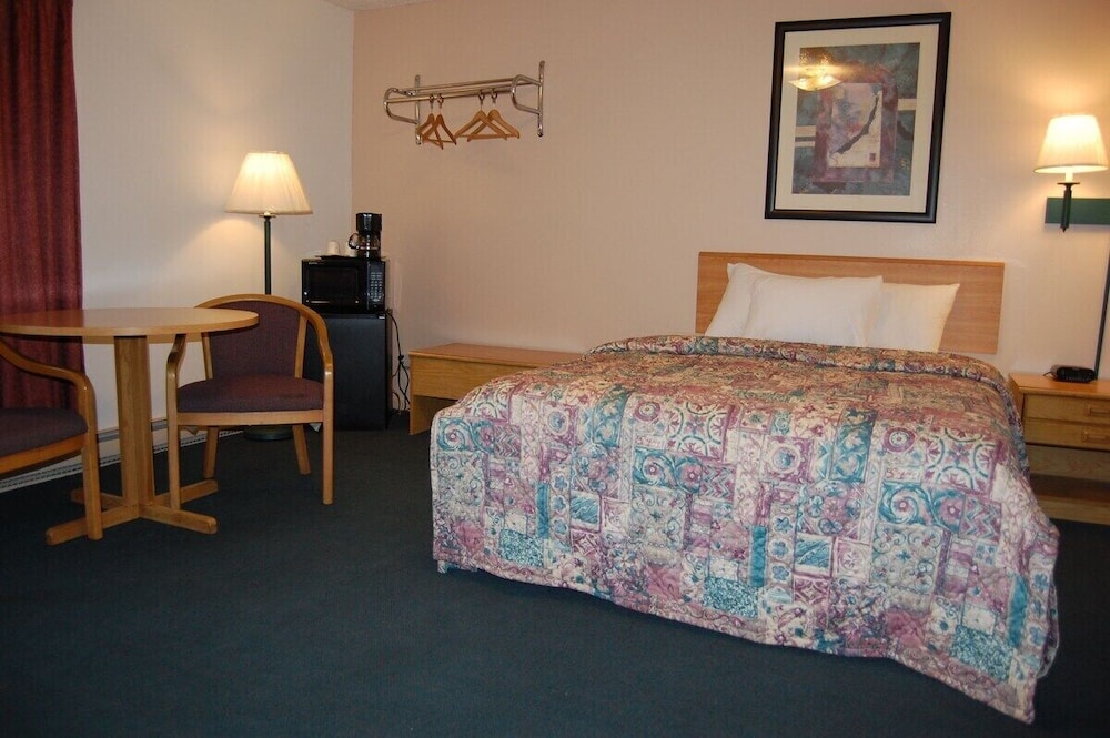 Room, 1 King Bed, Non Smoking photo 2
