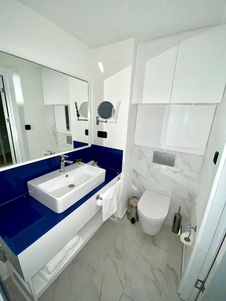 Superior Suite, Sea View - Photo 8