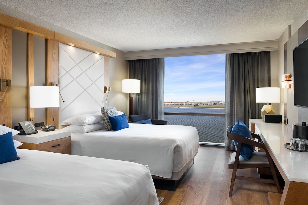 Club Room, 2 Queen Beds - Photo 5