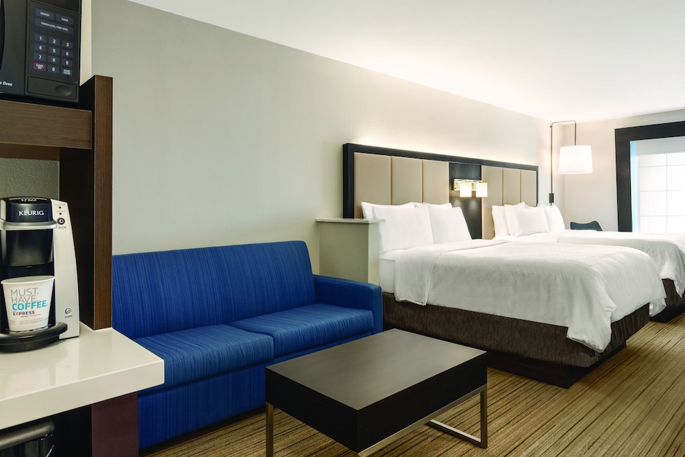 Suite, Multiple Beds (Additional Living Area) - Photo 8