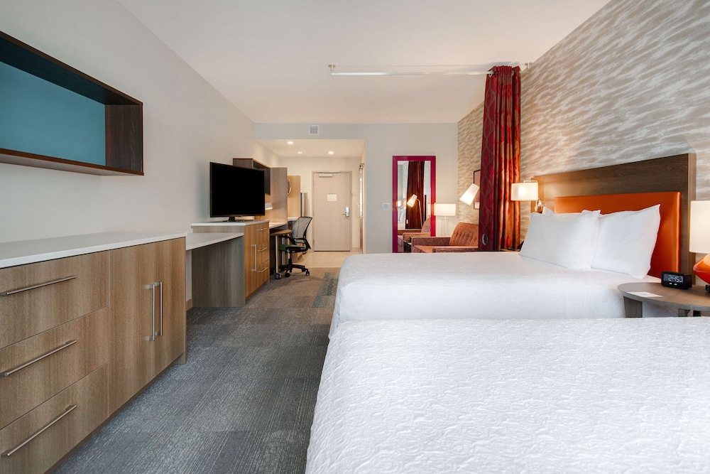 Suite, 2 Queen Beds, Accessible, Bathtub - Photo 2