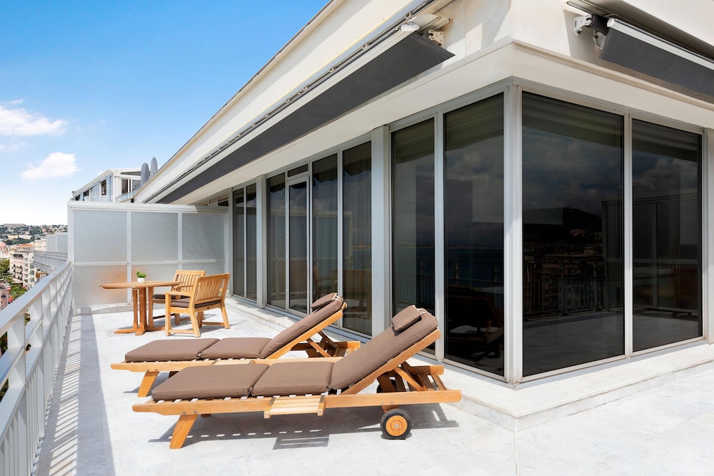 Panoramic Suite, 1 King Bed, Sea View - Photo 3