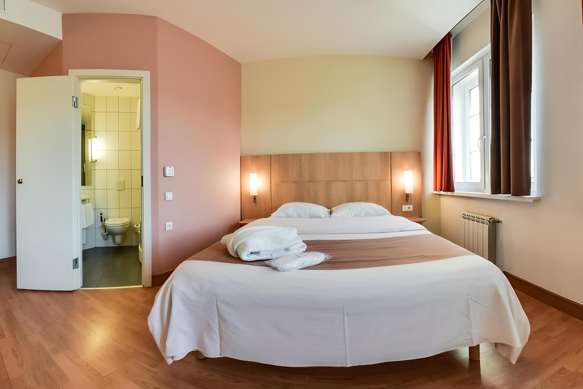 Standard Double Room, 1 Queen Bed photo 2