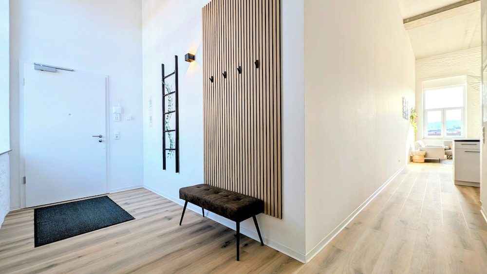 Luxury Loft, 3 Bedrooms, Roll-in Shower, Balcony photo 3