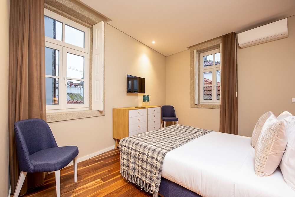 Duplex Two Bedroom Apartment 4B - Photo 4