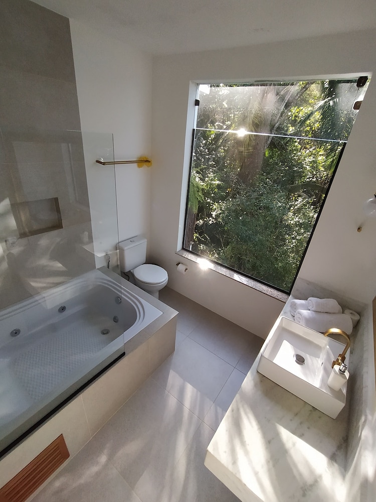 Deluxe Double Room, Jetted Tub, Sea View photo 3