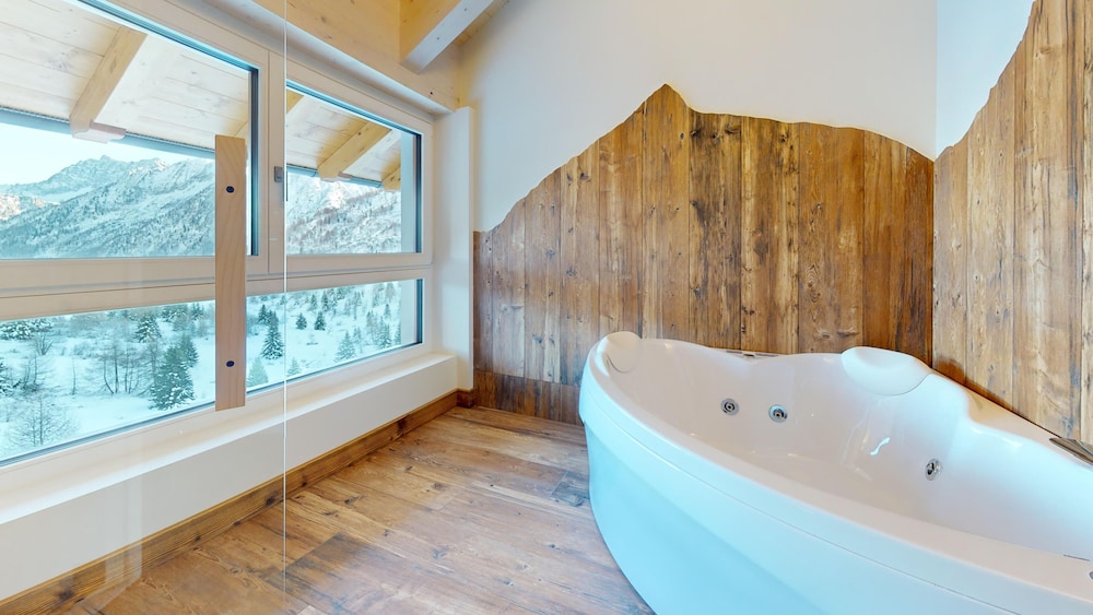 Luxury Suite photo 3