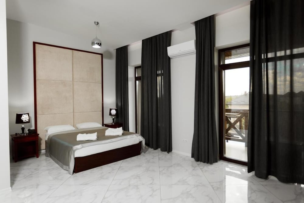 Luxury Suite, Balcony