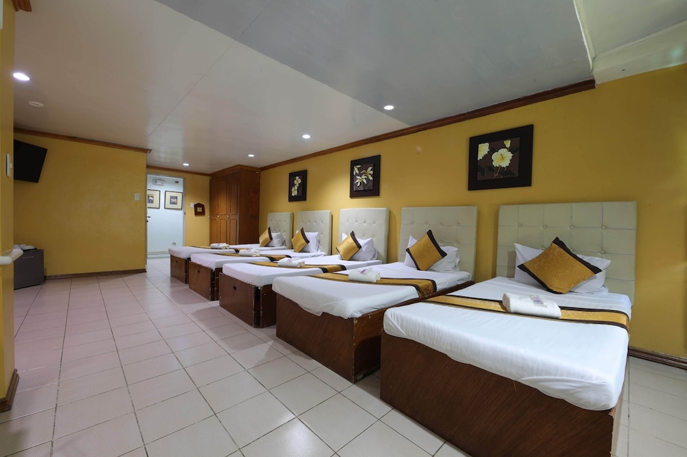 Standard Room, Multiple Beds photo 3