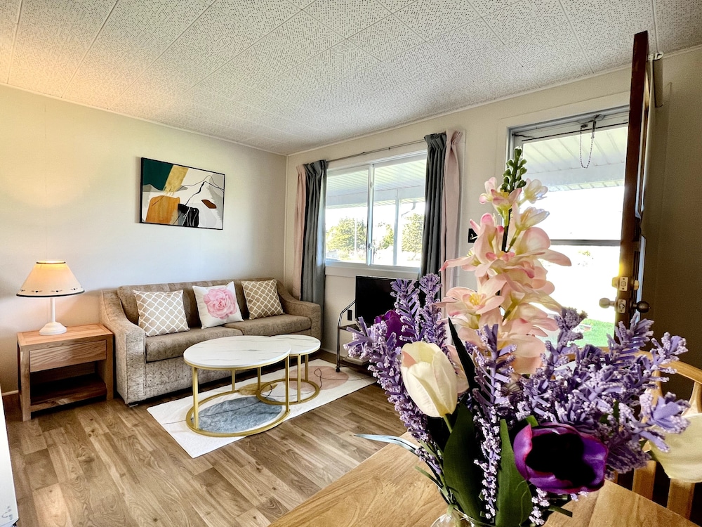 Standard Suite, 1 Bedroom, Poolside photo 3