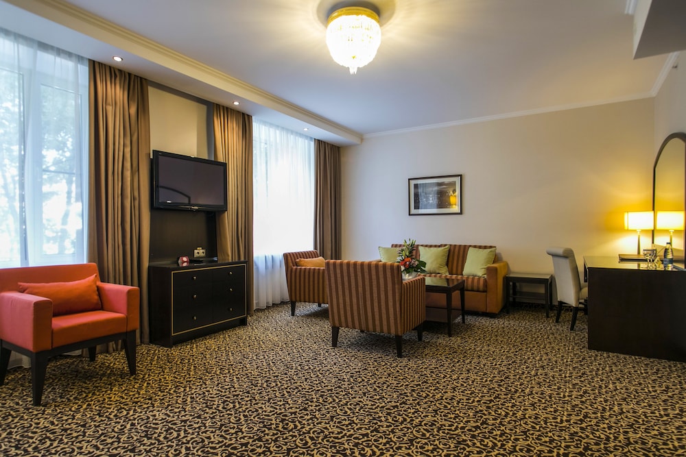 Suite (Renovated) photo 3