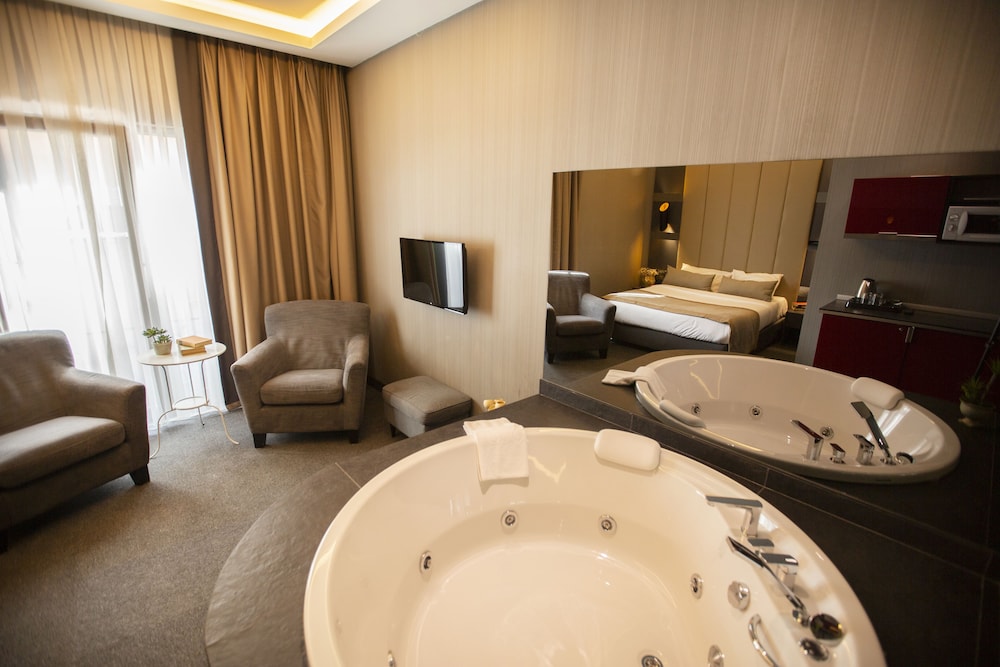 Junior Suite, Jetted Tub photo 1