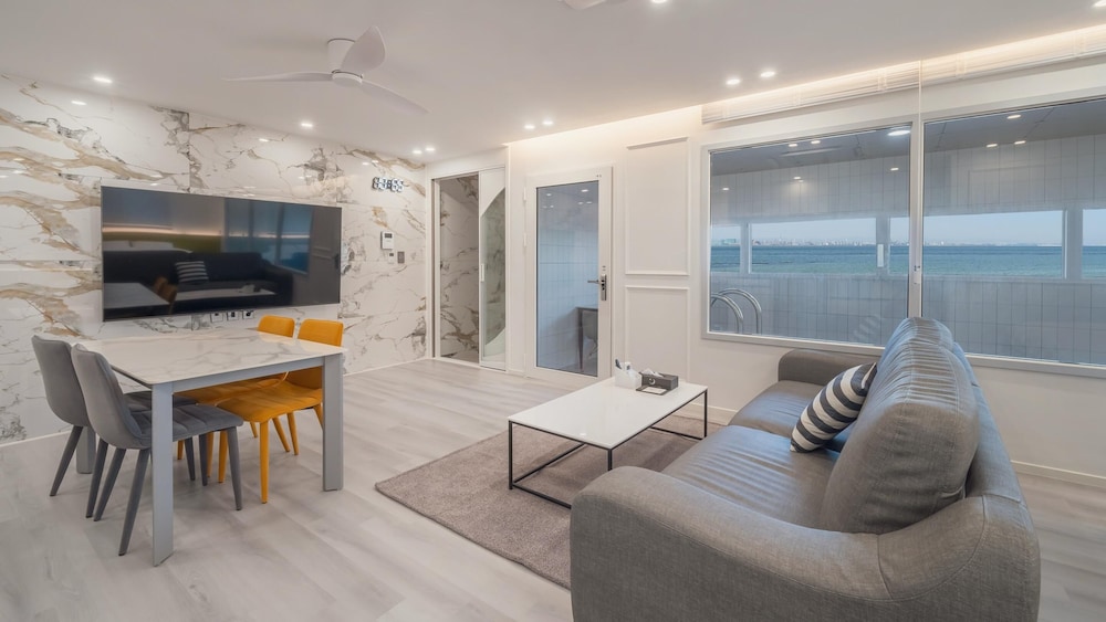 Basic Room, 1 Bedroom (A101 (Ocean View/ Private BBQ)) - Photo 1