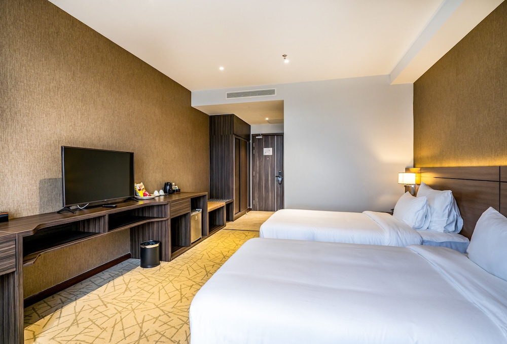 Deluxe Twin Room, City View - Photo 4
