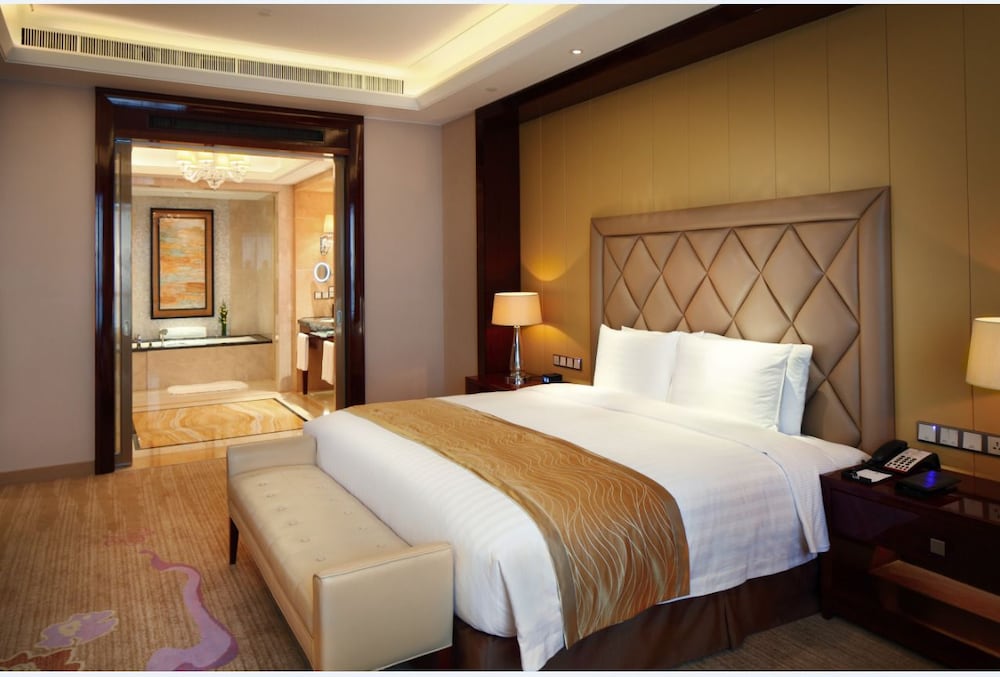 Deluxe Suite photo 2