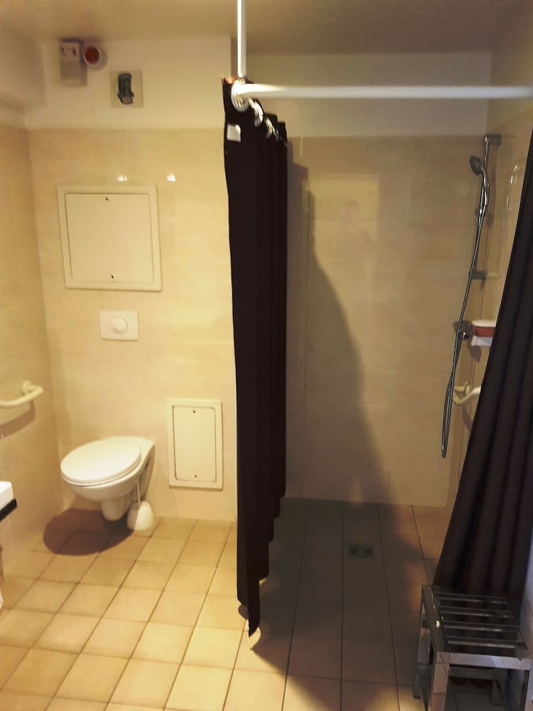 Accessible Twin Room with bath
