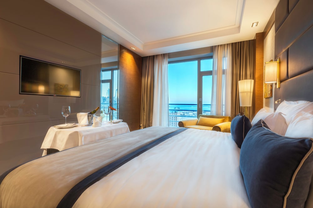Executive Suite, 1 King Bed with Sofa bed