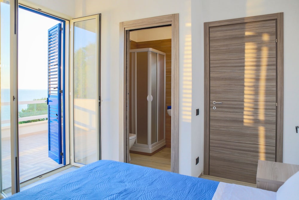 Panoramic Room, 1 Queen Bed, Sea View, Sea Facing