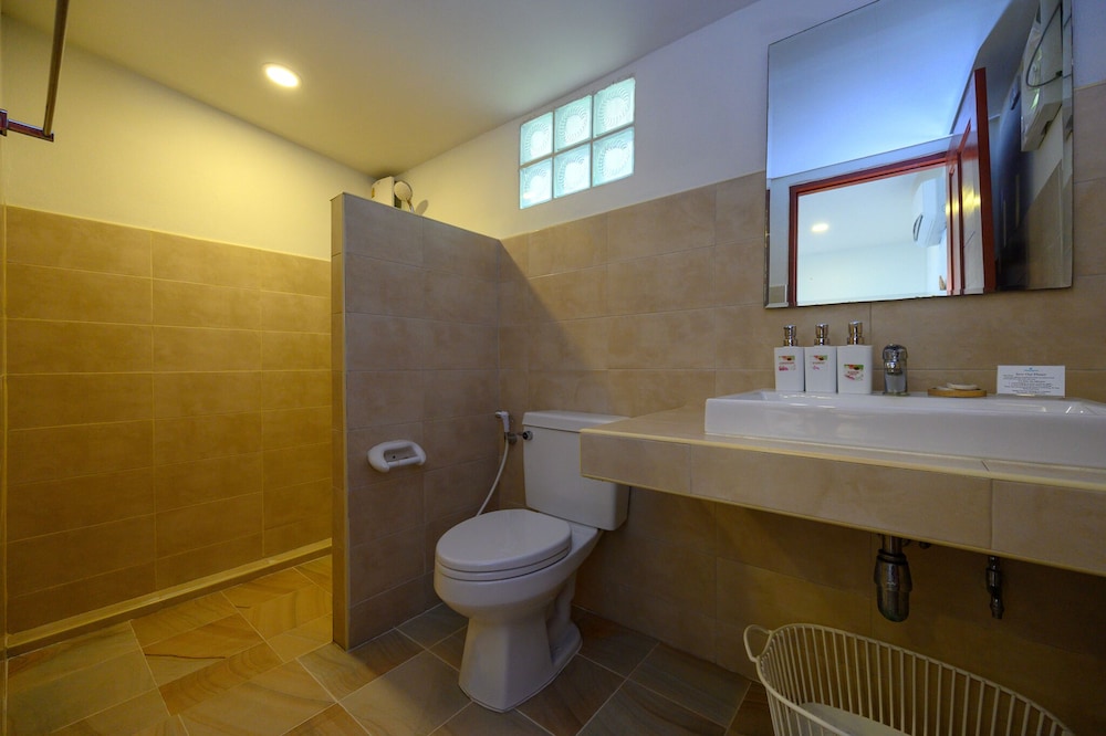 Beachfront Bungalow photo 2