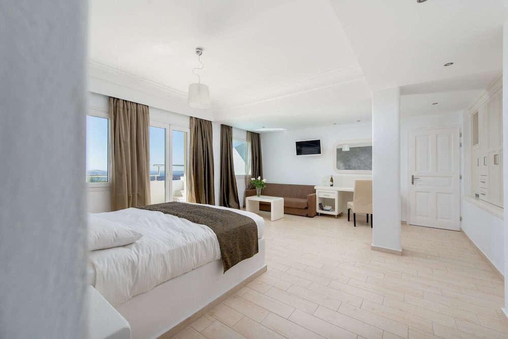 Junior Suite, Jetted Tub - Photo 2