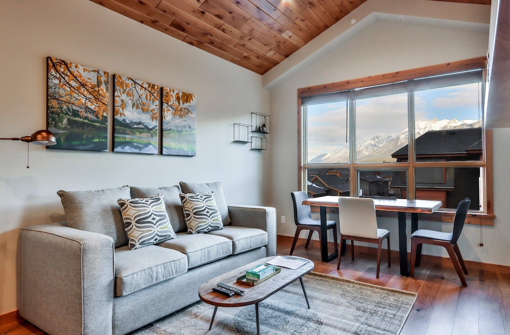 W408 One Bedroom Elevated Condo