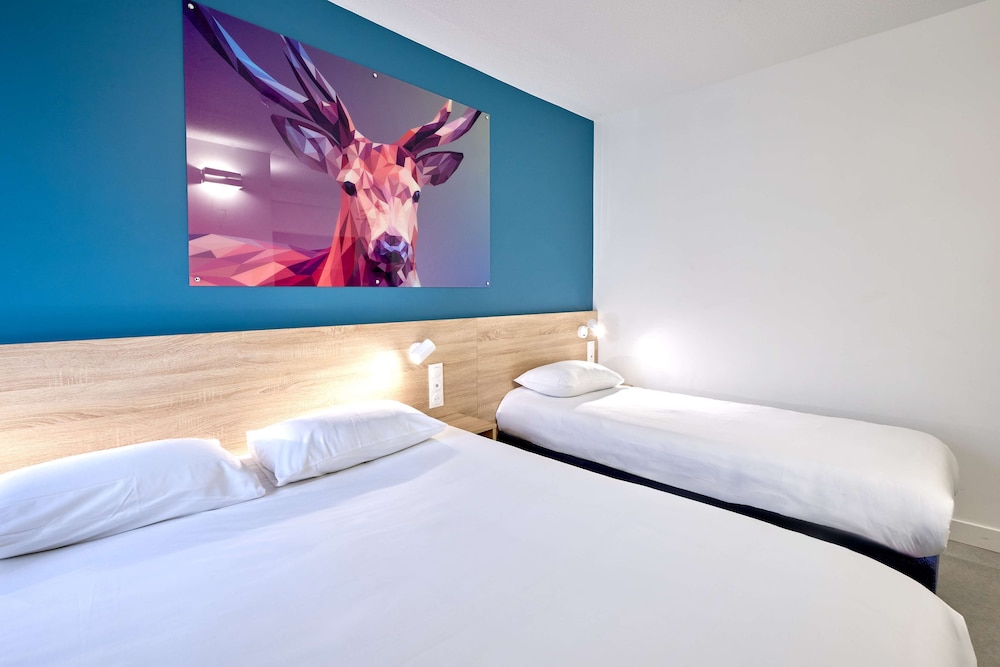 Room, Multiple Beds - Photo 8
