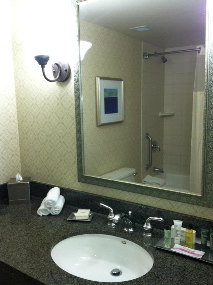 Suite, Accessible - Photo 7