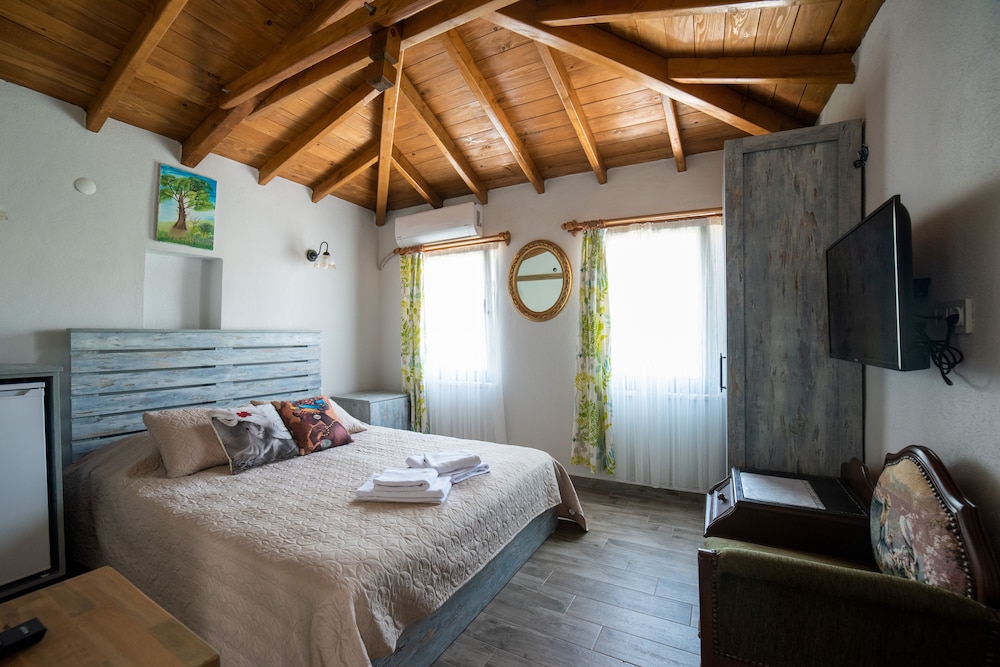 Standard Double Room, Garden View - Photo 3