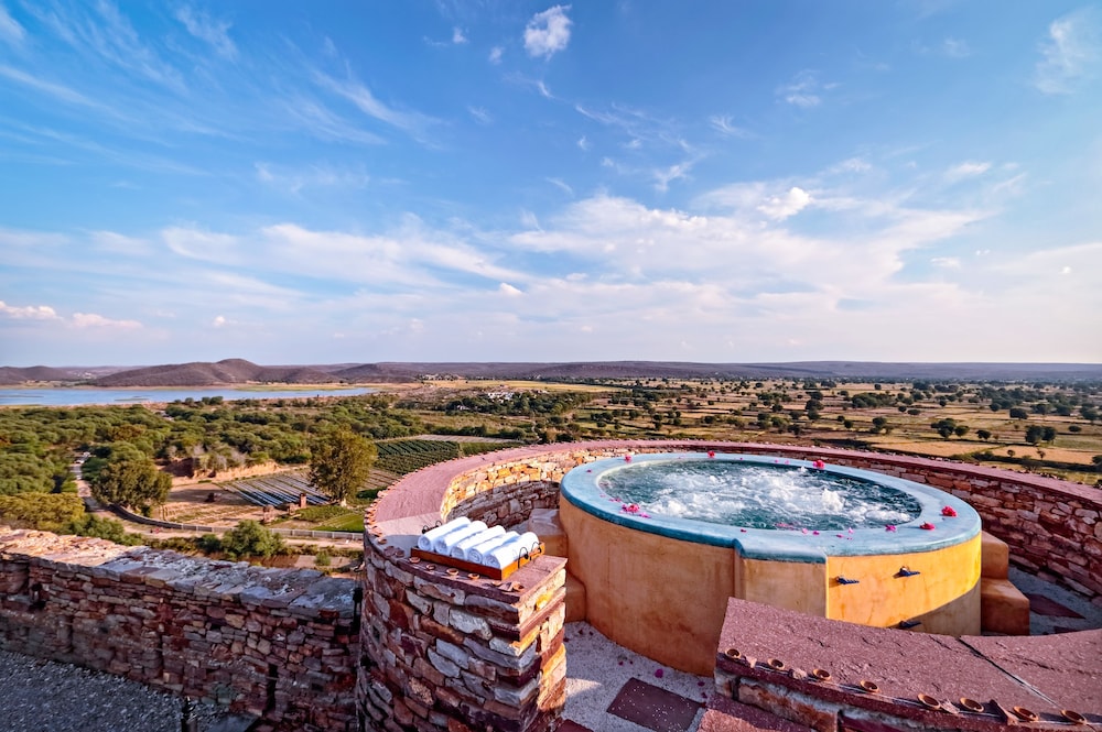 Luxury Suite, 1 King Bed, Valley View photo 2
