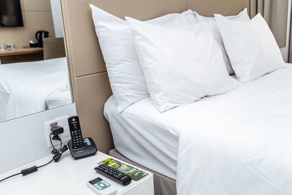 Superior Double Room thumbnail 5