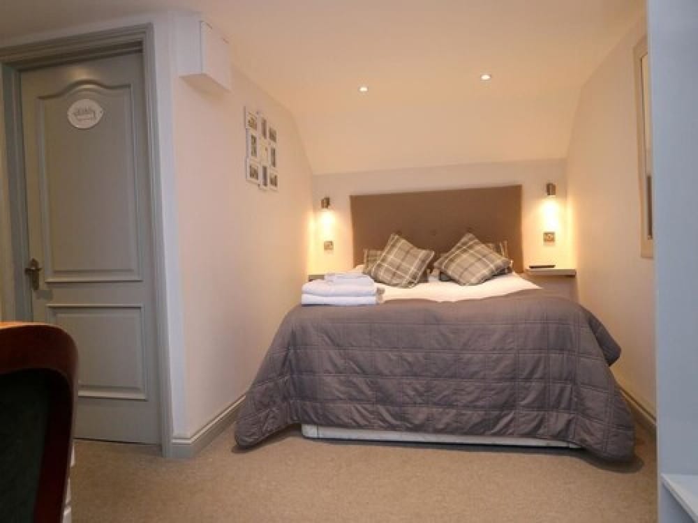 Standard Double or Twin Room - Photo 4