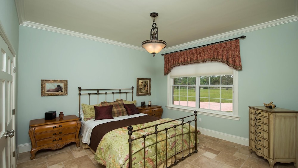 Luxury House, 6 Bedrooms, Garden View, Garden Area