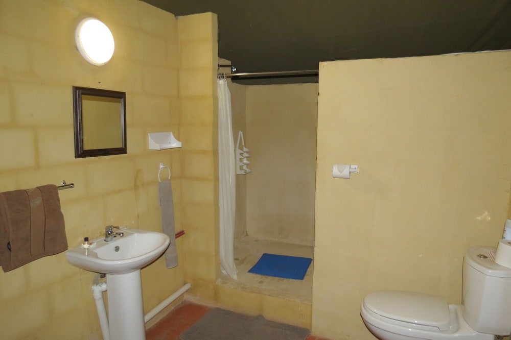 Luxury Tent, Ensuite photo 3