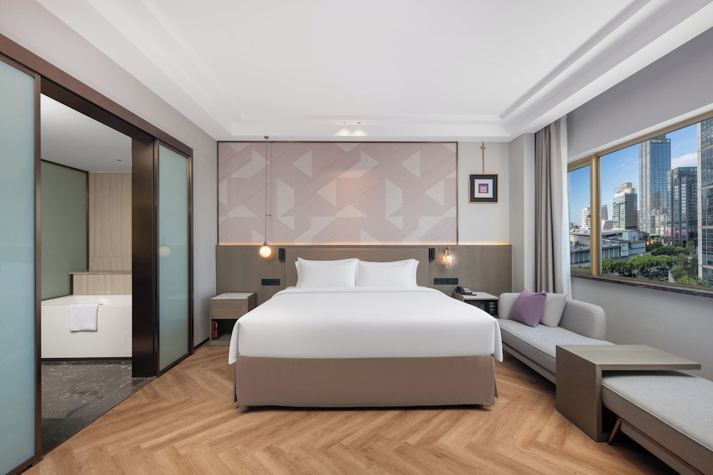 Premium Room, 1 King Bed, Non Smoking, City View - Photo 2
