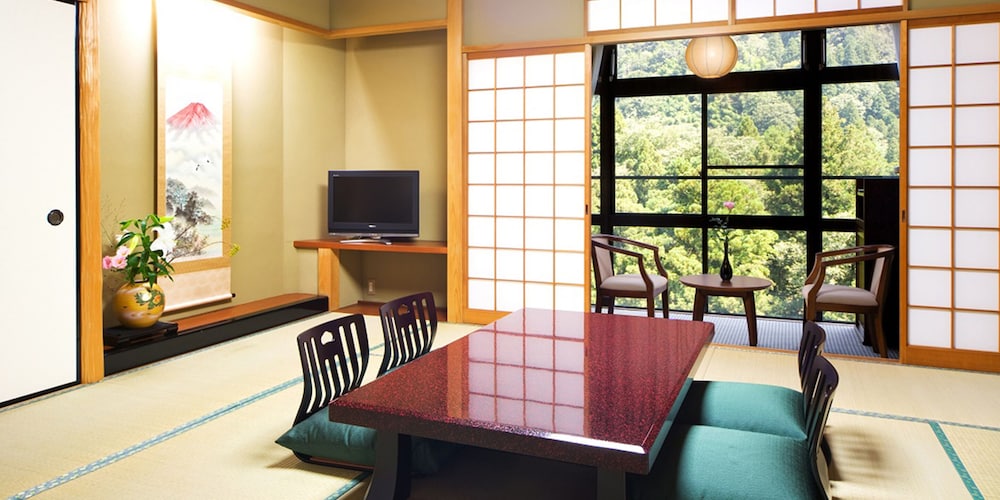 High Floor Japanese-Style Room With Shared Bathroom (Hana, Without Bath) photo 2