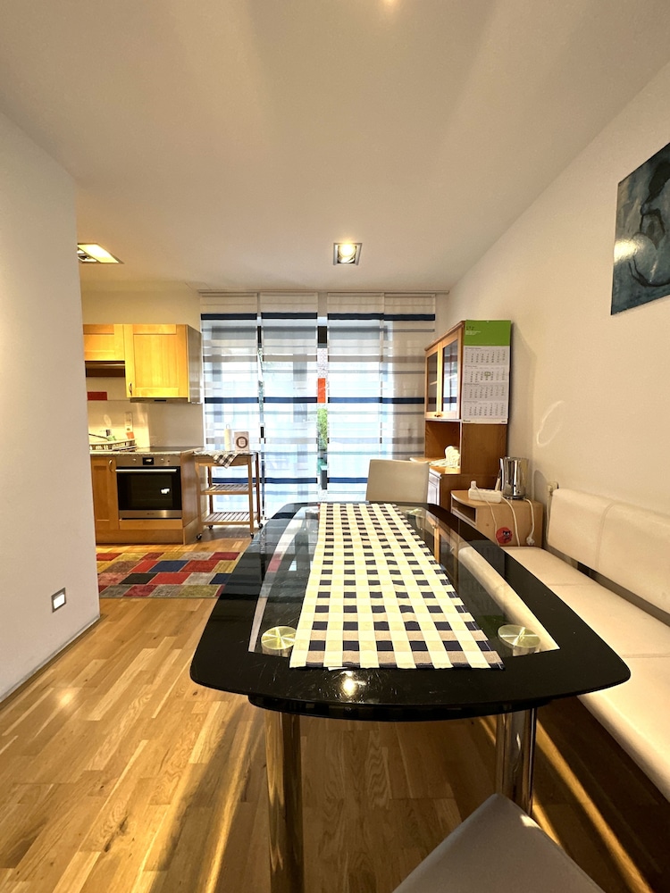 City Villa, 3 Bedrooms, Non Smoking, Hot Tub photo 3