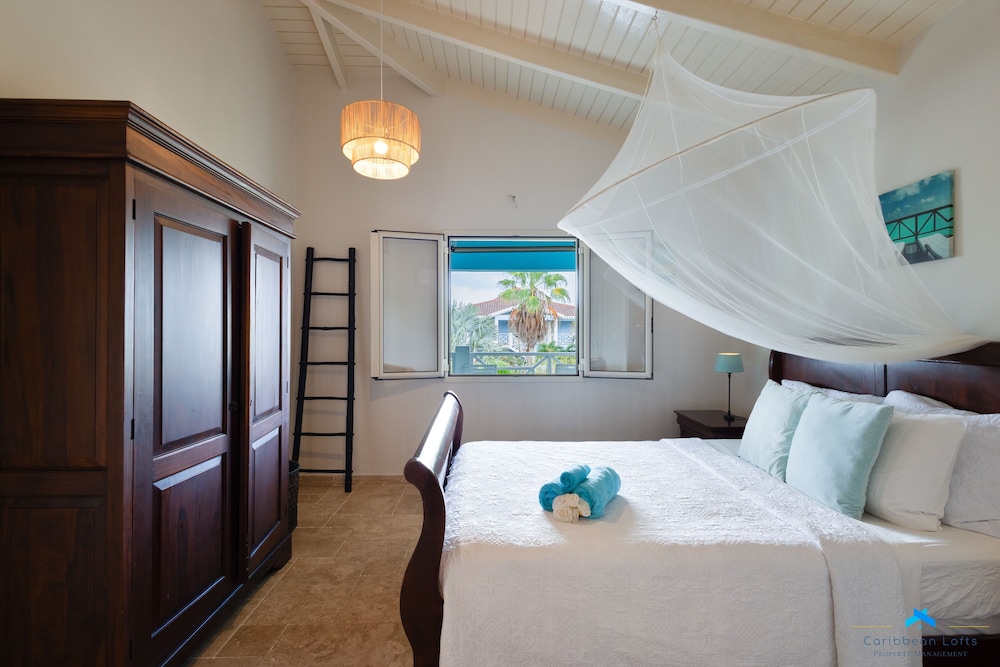 Deluxe Loft, 1 Queen Bed, Marina View photo 3